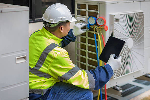 Professional Hvac technician working in Charlotte, TX